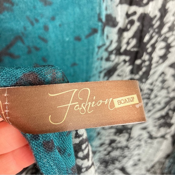 Bundle of 2 Fashion Scarves- Red and Blue - Picture 8 of 12